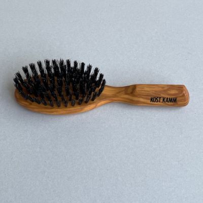 QUE sera sera/ケセラセラ KOST KAMM オリーブウッド オーバルシェイプ 黒猪毛 ヘアケアブラシ