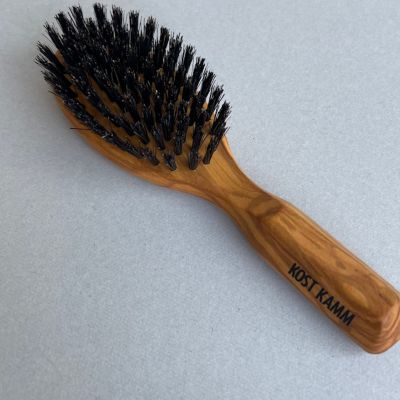 ＫＯＳＴ　ＫＡＭＭ　オリーブウッド　オーバルシェイプ　黒猪毛　ヘアケアブラシ