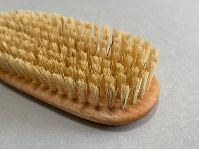 ＫＯＳＴ　ＫＡＭＭ　ビーチウッド　ヴィーガン用　オーバルシェイプ　サイザル麻　ヘアケアブラシ