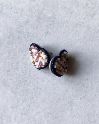 ｒｉｂｅａ　ビーズ刺繍ピアス