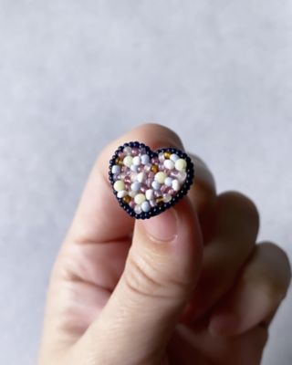 ｒｉｂｅａ　ビーズ刺繍ピアス