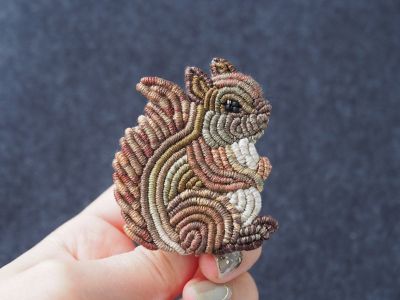 リスの刺繍ブローチ／バッグチャーム | yuki choucho/ユキ