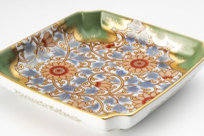 金襴手牡丹唐草ひわ色　角５号飾皿