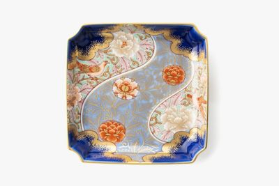 ＜深川製磁＞金襴手牡丹唐草瑠璃色　角５号飾皿
