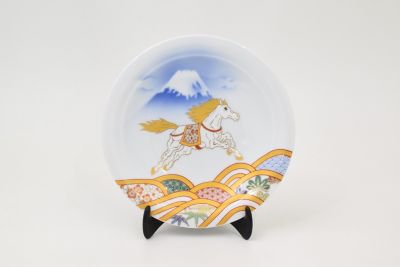 ＜深川製磁＞「午」天翔る白馬に吉祥波　縁起皿