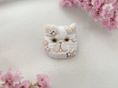 小花纏うペチャ顔ネコブローチ 刺繍キット（ミックス） の通販 | 三越