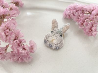 もふもふお耳のうさぎブローチ　刺繍キット（ライトグレー）