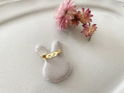 もふもふお耳のうさぎブローチ　刺繍キット（ライトグレー）