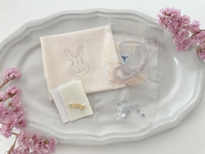 もふもふお耳のうさぎブローチ　刺繍キット（ライトグレー）