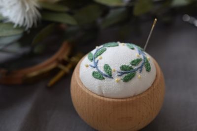 ＜三越伊勢丹/公式＞ 北欧てしごと教室/ホクオウテシゴトキョウシツ 草花の刺繍 ピンクッション 針編み刺繍キット【三越伊勢丹/公式】