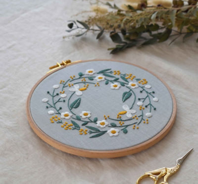 草花のリース　刺繍キット