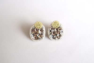 ｆｌｏｗｅｒ　ｂｅｄ　刺繍イヤリング　
