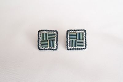 ｔｉｌｅ（Ｌ）刺繍イヤリングｇｒｅｅｎ