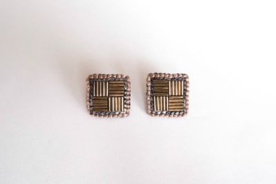 ｔｉｌｅ（Ｌ）刺繍ピアス　ｂｒｏｗｎ