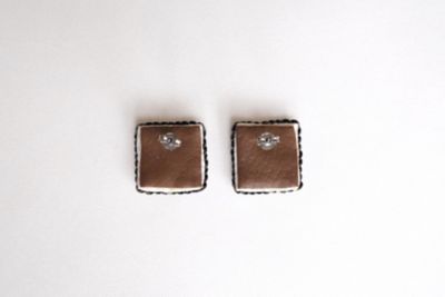 ｔｉｌｅ（Ｌ）刺繍ピアス　ｂｒｏｗｎ