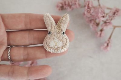 もふもふお耳のうさぎブローチ 刺繍キット（ベージュ） | Cotoha