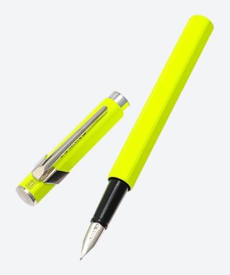 ＜CARAN D’ACHE＞７４７９【年内届】８４９万年筆　蛍光イエロー　中字（Ｍ）【福袋】