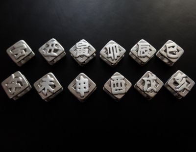 ＜T.O.D＞【受注生産商品】リバーシブル帯留　江戸文字　正絹根付紐付