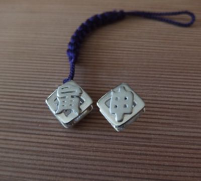 【受注生産商品】リバーシブル帯留　江戸文字　正絹根付紐付
