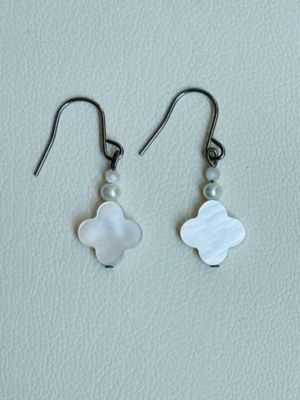 limul（片桐光治）/リムル（カタギリコウジ）ピアス・白蝶貝・淡水パール 陶磁器・彫刻【三越伊勢丹/公式】