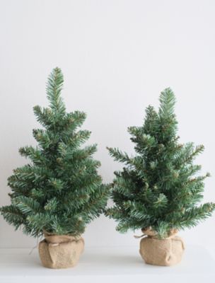 綿の実と毛糸玉のクリスマスツリー