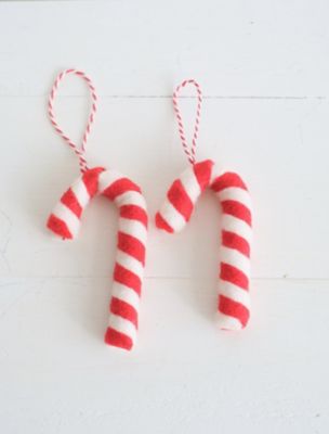 綿の実と毛糸玉のクリスマスツリー