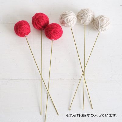 綿の実と毛糸玉のクリスマスツリー