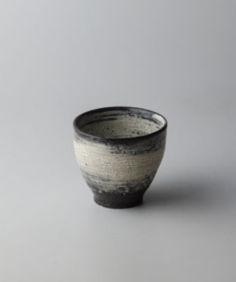 伊藤東彥 刷毛目 陶器 丸皿 大鉢 尾形アツシ 尾形アツシ＞黒地刷毛目小湯のみ | UTSUWA VOICE/ウツワ ヴォイス