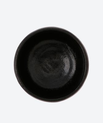 弘入春の雪うつし　黒茶碗　