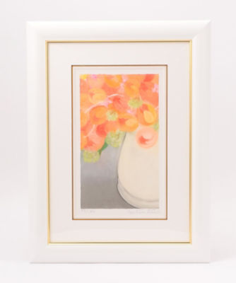香り立つ花々、ラグジュアリーな空間を演出するジニー・キム花の版画 