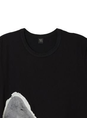 【三越３５０周年企画品】ペーパープリントアシンメトリーカットソー
