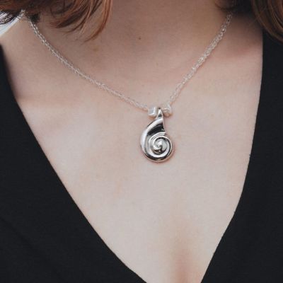 ａｍｍｏｎｉｔｅ　ｃｒｙｓｔａｌ　ｎｅｃｋｌａｃｅ