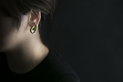 ｃｈａｉｎ　ｅａｒｒｉｎｇ