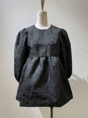 ＜Arobe＞別注／Ｓｗａｙｉｎｇ　Ｆｌｏｗｅｒ　Ｊａｑｕａｒｄ　Ｂｌｏｕｓｅ