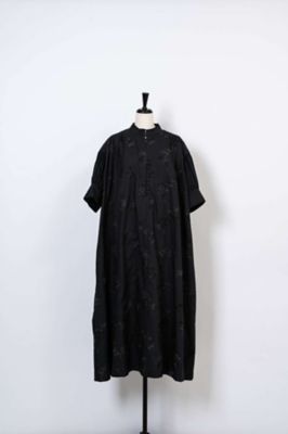 ＜Arobe＞Ｇｏｌｄｆｉｓｈ　Ｅｍｂｒｏｉｄａｒｙ　Ｒｕｆｆｌｅ　Ｇａｔｈｅｒ　Ｄｒｅｓｓ　ＷＨＩＴＥ＆ＢＬＡＣＫ