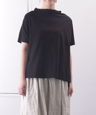 エクルトップ　後ろネックボタンがアクセントのすっきりめトップス