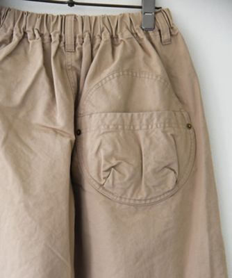 クリムパンツ・Ｘ　立体的な綾目が特徴の後ろ丸ポケットパンツ