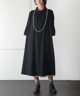 ＜BASCO (Women/大きいサイズ)＞ジェルドレス　立衿ギャザー仕立ての大人パフスリーブブラックドレス