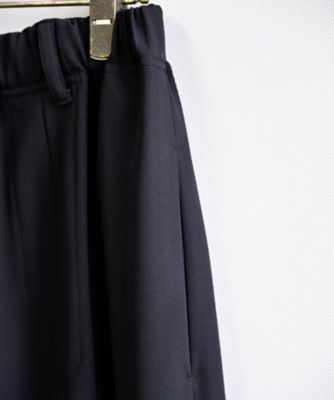 クオンパンツ　片タックのアシンメトリーワイドパンツ