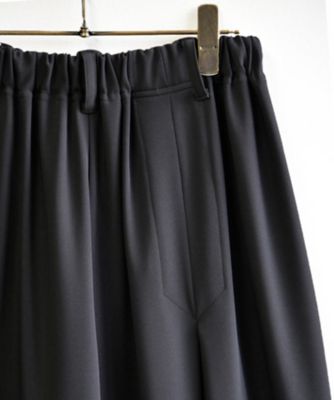 クオンパンツ　片タックのアシンメトリーワイドパンツ