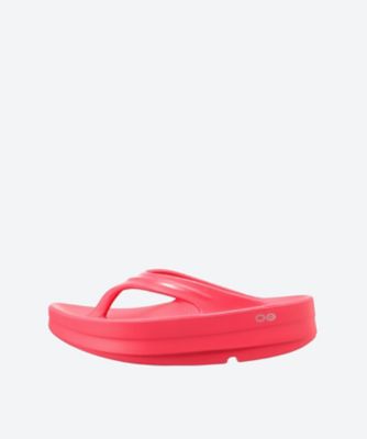 ＜OOFOS (Women)＞ＯＯｍｅｇａ＿Ｎｅｏｎ　Ｂｅｒｒｙ　２０００４４０１５６２５１