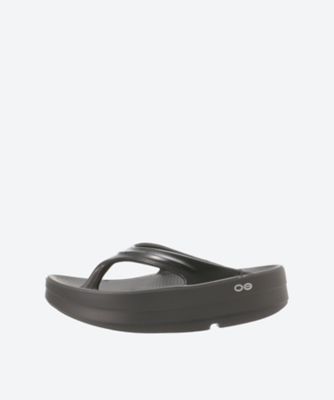 OOFOS (Women)/ウーフォス ＯＯｍｅｇａ＿Ｂｌａｃｋ　２０００４４００５０２１１