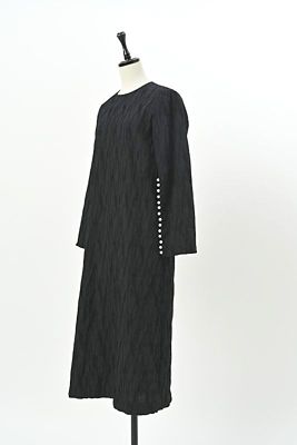 Tuck Dobby Pearl Slit Dress | hue DAY TO