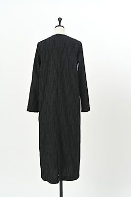 Tuck Dobby Pearl Slit Dress | hue DAY TO
