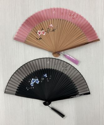 和風扇子 ピンク 花模様 タッセル付き 花柄 桜 扇子 タッセル付き ピンク - メルカリ