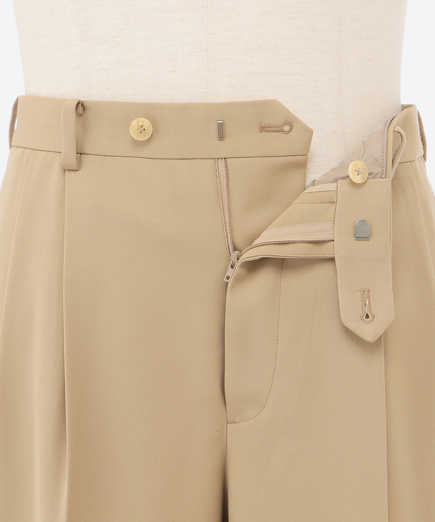 パンツ LIGHT WOOL MAX GABARDINE TWO パンツ LIGHT WOOL MAX GABARDINE TWO
