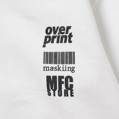 キッズフーディー ＯＶＥＲ ＰＲＩＮＴ ｘ ｍａｓｋｉｉｎｇ ｘ ＭＦＣ