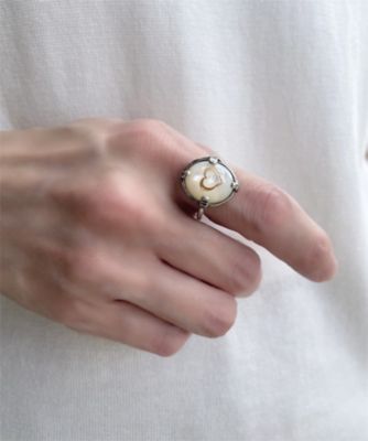 アッシュ ペー フランス 指輪　美品 定番の婚約指輪のように大きめのダイヤモンドがついていると普段