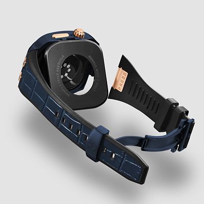 ＣＬＡＳＳＩＣ　スマートウォッチケース　Ａｐｐｌｅ　Ｗａｔｃｈ　１０対応　４６ｍｍ　１０４６ＣＬ０４ＢＬＹＬＢＬＢ