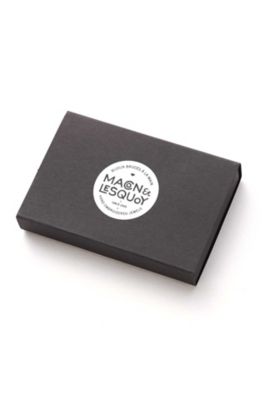 ＭＡＣＯＮ　＆　ＬＥＳＱＵＯＹ　カメラブローチ（０７７９１９９２００）